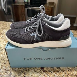 TOMS Arroyo Sneakers womens 10 black canvas/mesh